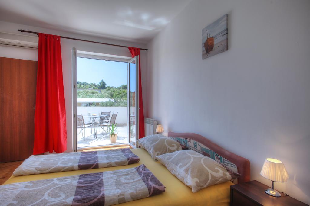 Apartments Irena Jezera Room photo
