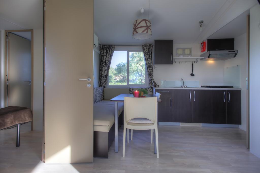 Apartments Irena Jezera Room photo